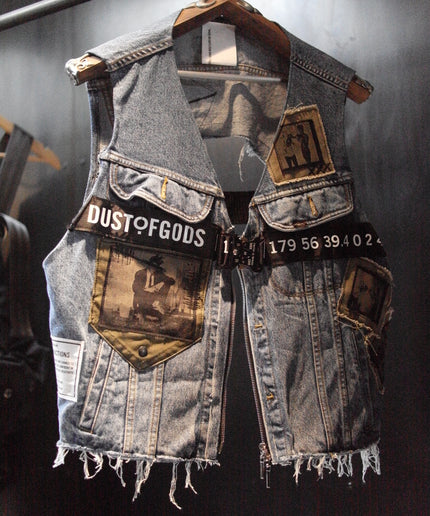 The Dust of Gods Hanger